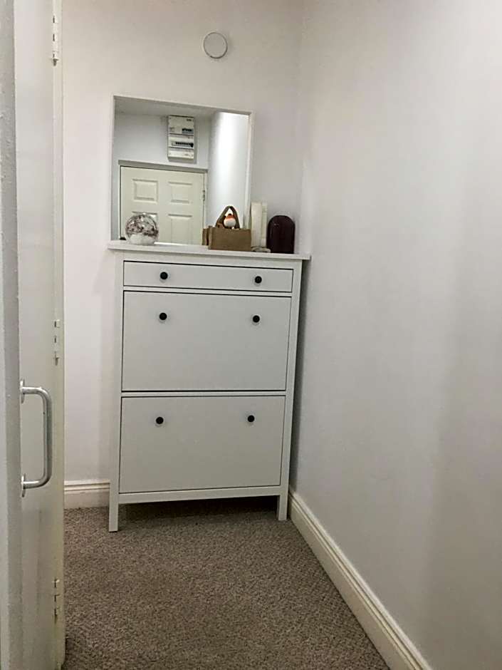 Central Spacious 3 Bedroom Apartment With Parking