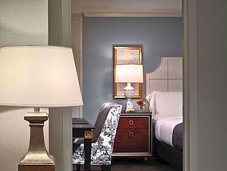 Junior Suite King Mobility Accessible Roll In Shower