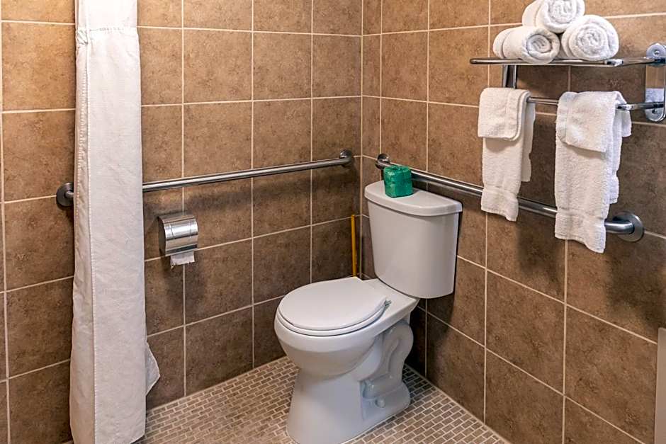 Cottonwood Suites Savannah Hotel & Conference Center