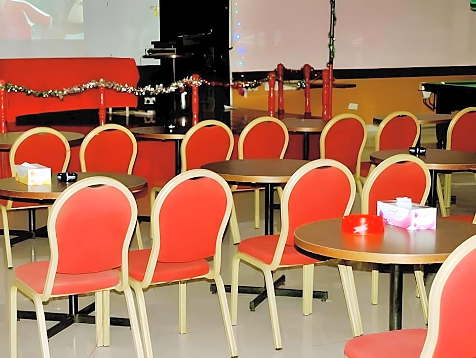 OYO 142 Al Sharqiya Sands Hotel