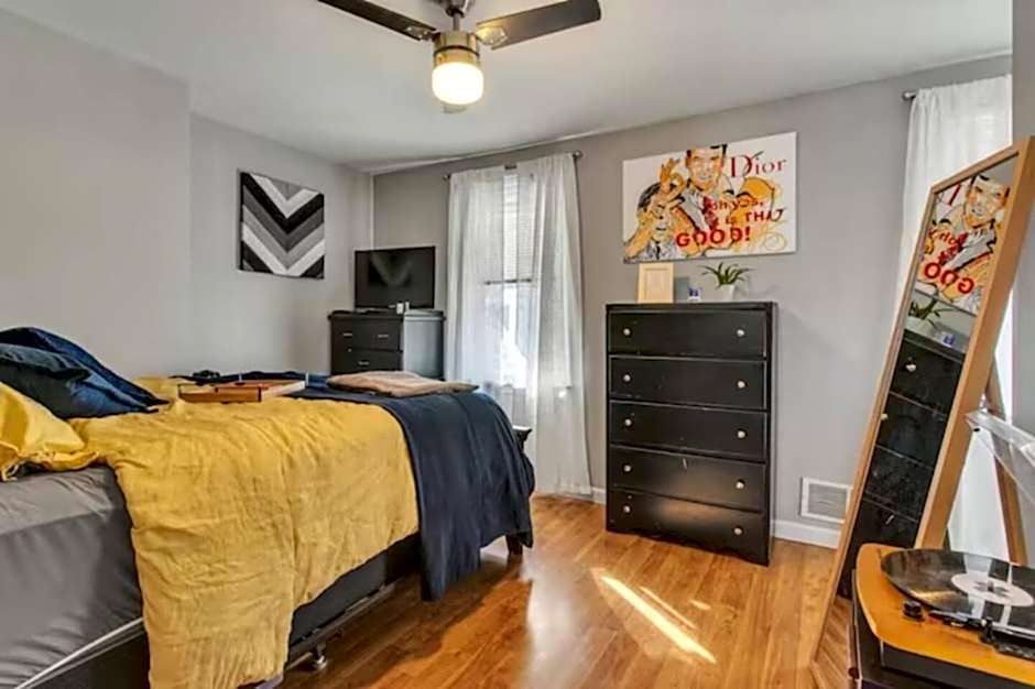 Studio near Arsenal Park l Street Parking