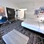 La Quinta Inn & Suites by Wyndham Houston Bush Iah South