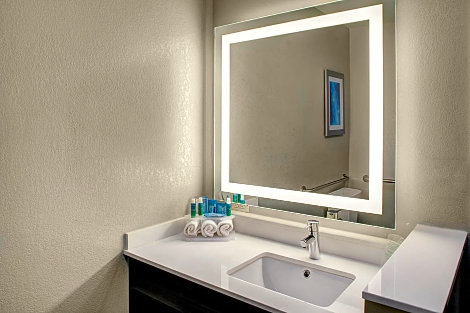 Holiday Inn Express & Suites Coldwater, an IHG Hotel