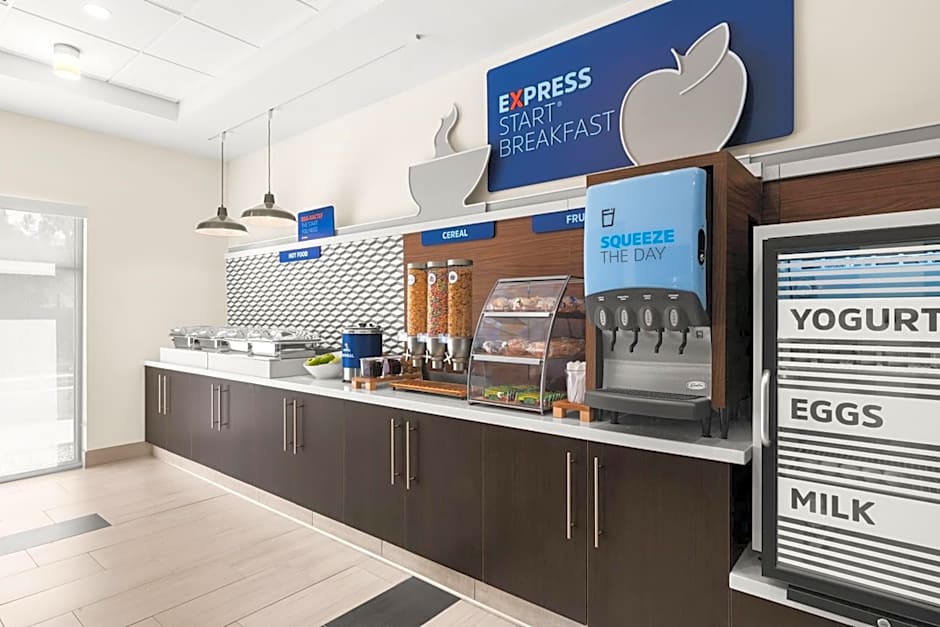 Holiday Inn Express & Suites Willows by IHG