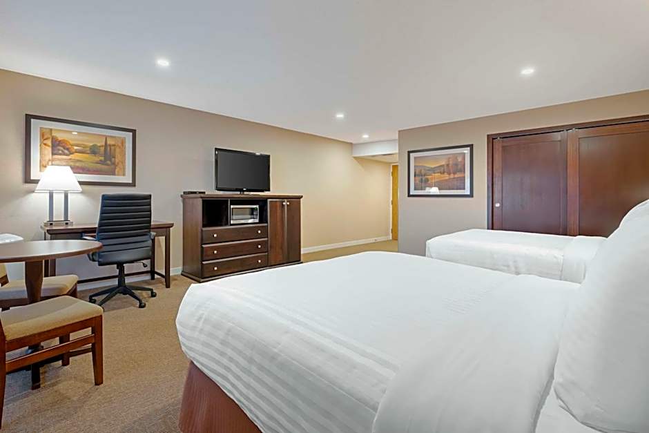 Best Western Plus Emerald Isle Hotel