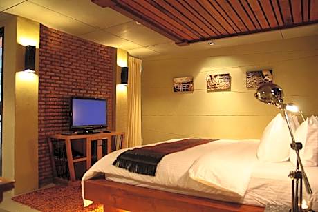 Deluxe Suite with Spa Bath