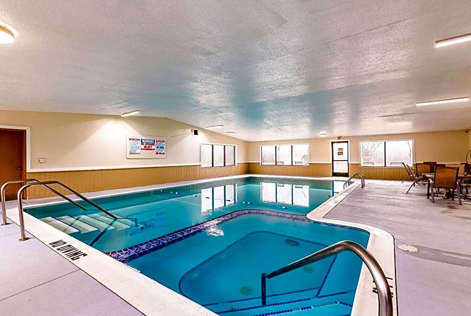 Econo Lodge Inn & Suites Auburn