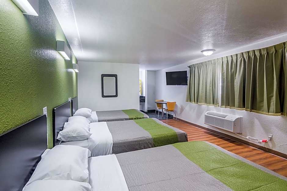 Motel 6-Childress, TX