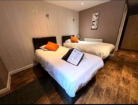 Twin Room with Private Bathroom