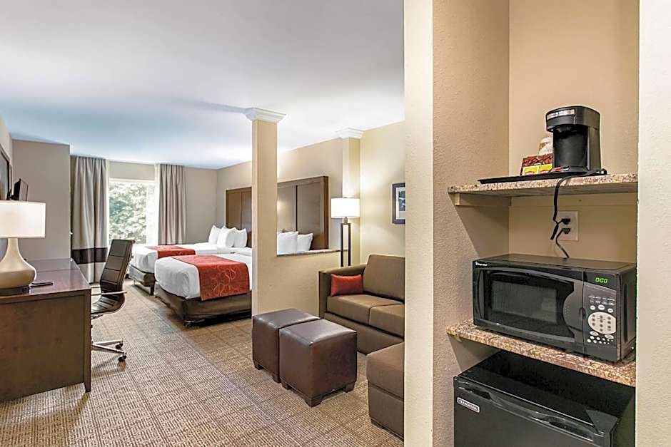 Comfort Suites Fishkill near Interstate 84
