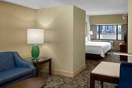 Deluxe King Room City View