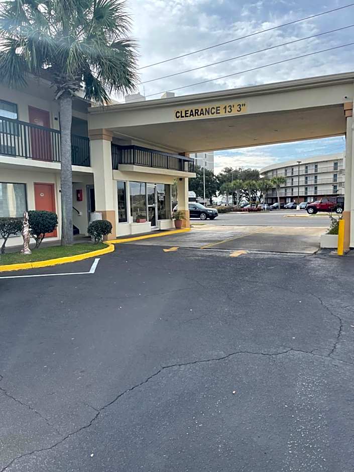 Hole Inn the Wall Hotel - Fort Walton Beach - Sunset Plaza - near Beaches & Hurlburt