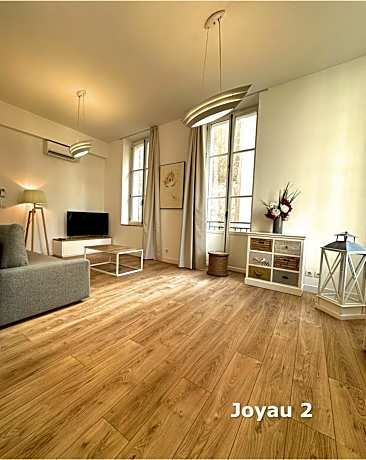 One-Bedroom Deluxe Apartment