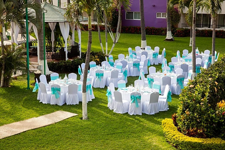 Crown Paradise Club Puerto Vallarta All Inclusive