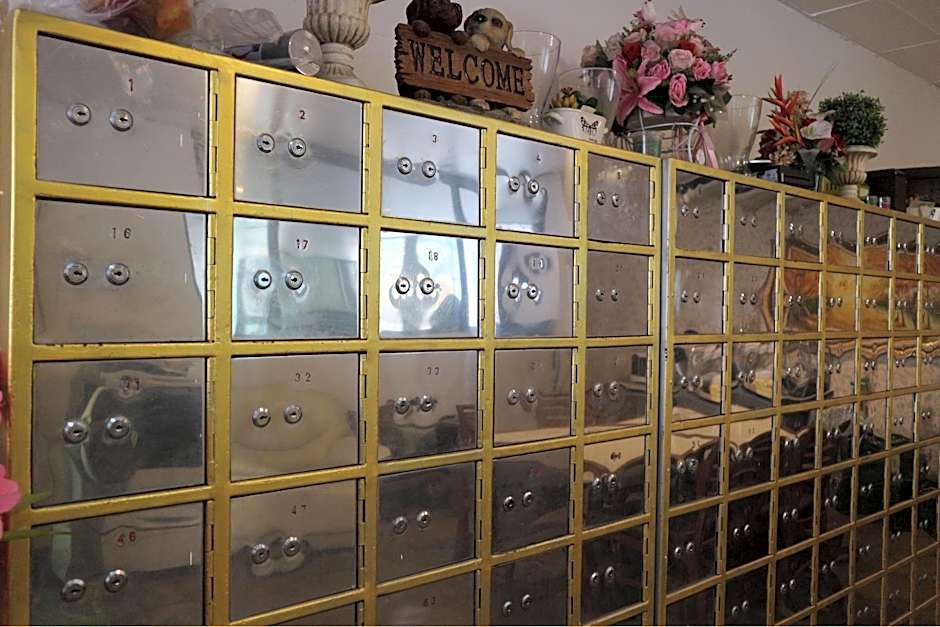 Crown Bts Nana Hotel