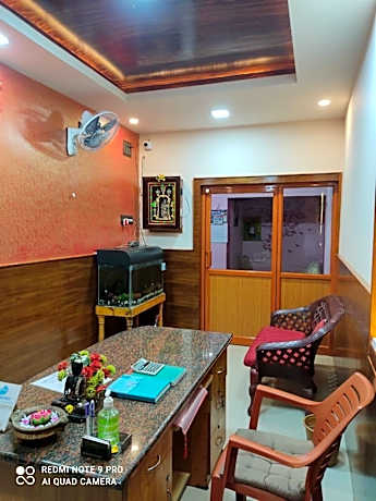 Hotel O 812390 Shri Vinayaka Inn Rooms