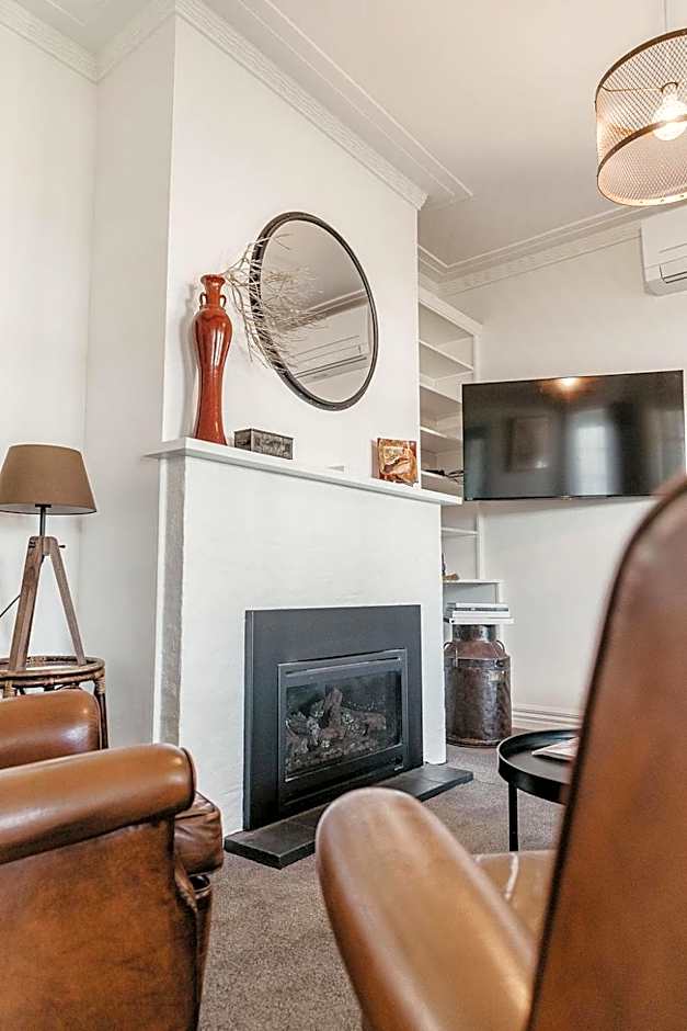 Edge17 Waterfront Apartment, plus Cottage with Garden View - Port Fairy