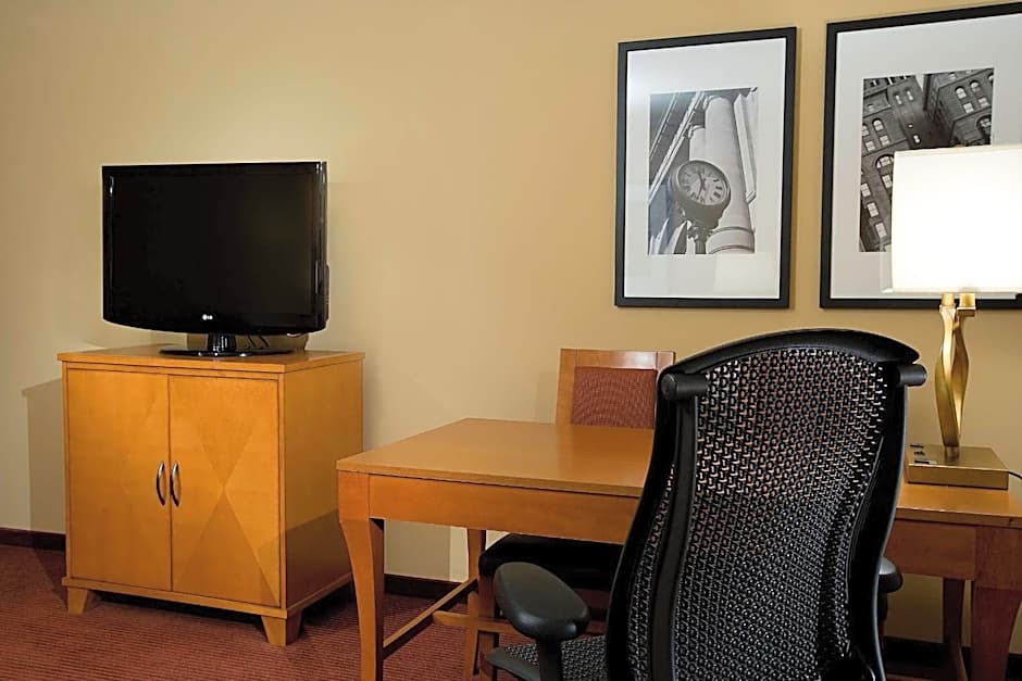 Embassy Suites By Hilton Hotel Kansas City-International Airport