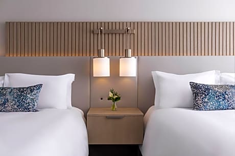 Grand Corner Suite 2 Queens Hearing Accessible