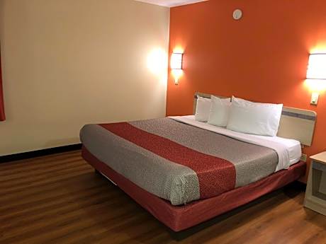 King Room - Disability Access - Non-Smoking