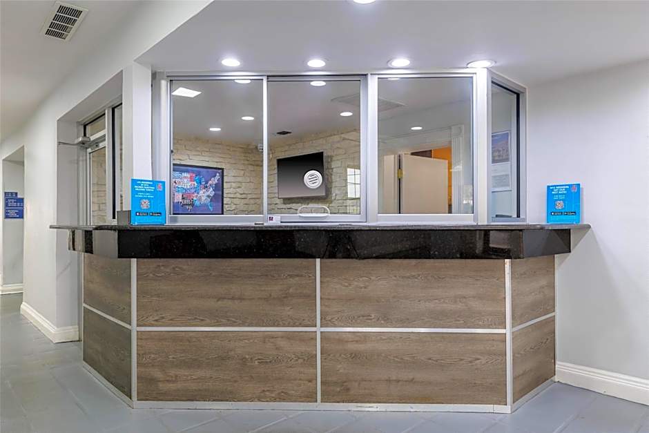 Studio 6 Suites Dallas, TX - Downtown