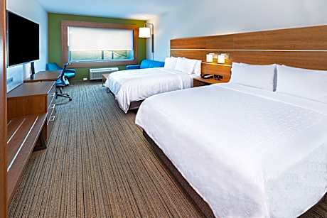 2 Queen Beds Suite Comm Accessible Tub