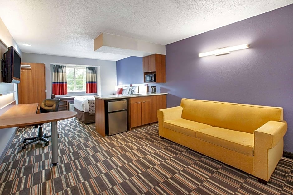 Microtel Inn & Suites by Wyndham Pittsburgh Airport
