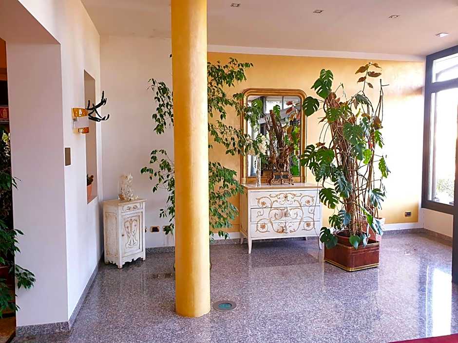 HOTEL PARADISO
