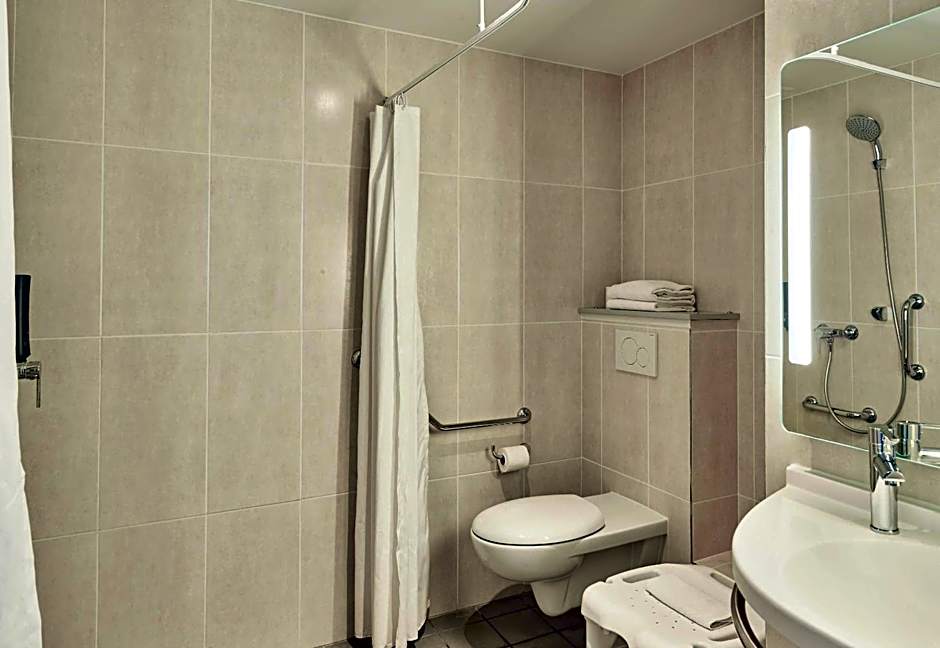 B&B HOTEL Massy Gare TGV