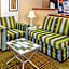 La Quinta Inn & Suites by Wyndham Milwaukee Airport / Oak Creek