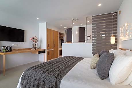 Heated Private Pool Suite with Side Sea View