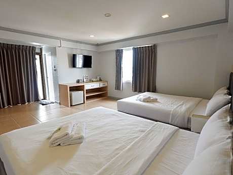 Deluxe Two Queen Beds