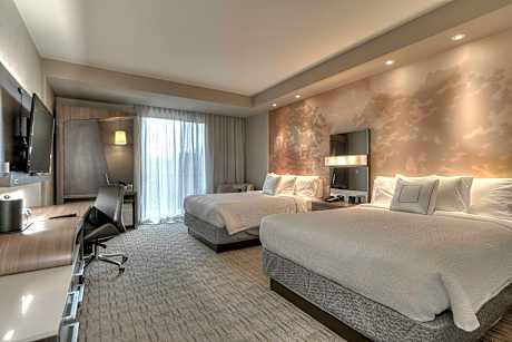 Queen Room with Two Queen Beds and Roll-In Shower - Mobility Access/Hearing Accessible