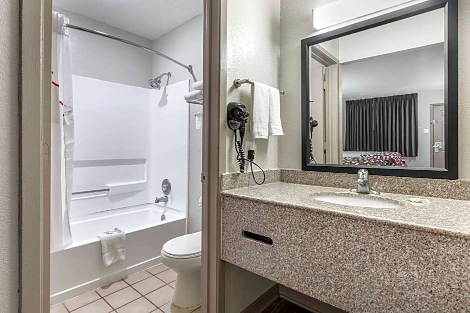 Red Roof Inn Canton, TX