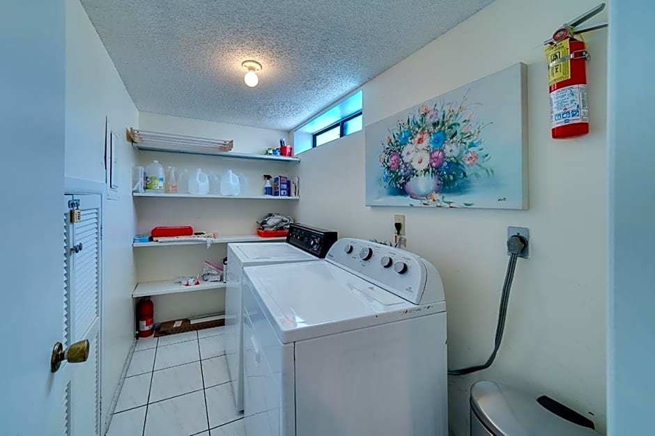 Siesta Key Beach - 2 Bedroom - 3 Beds - 3 Bathroom Duplex with Heated Swimming Pool