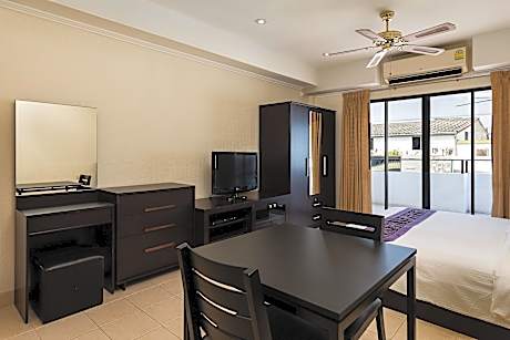 Top Floor Apartment with Terrace - Non-Smoking