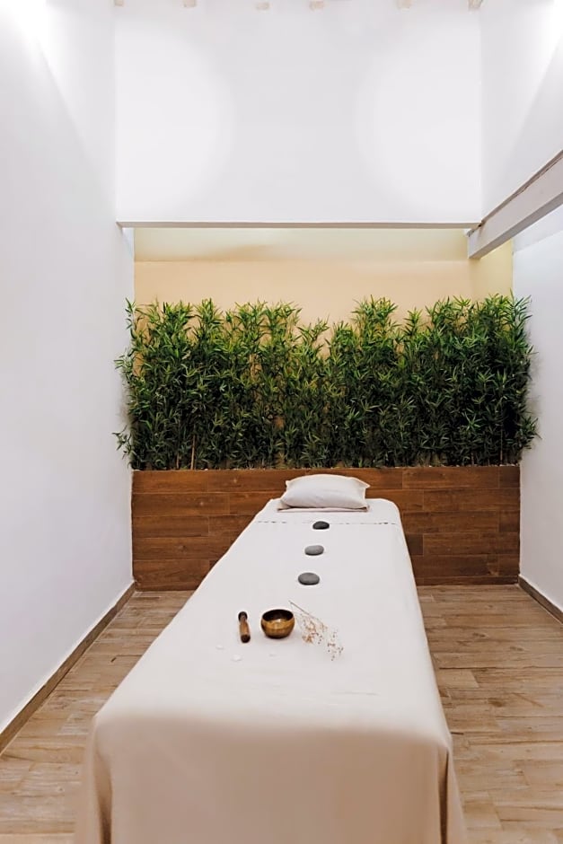 Hotel Dos Patios, Holistico Boutique & SPA