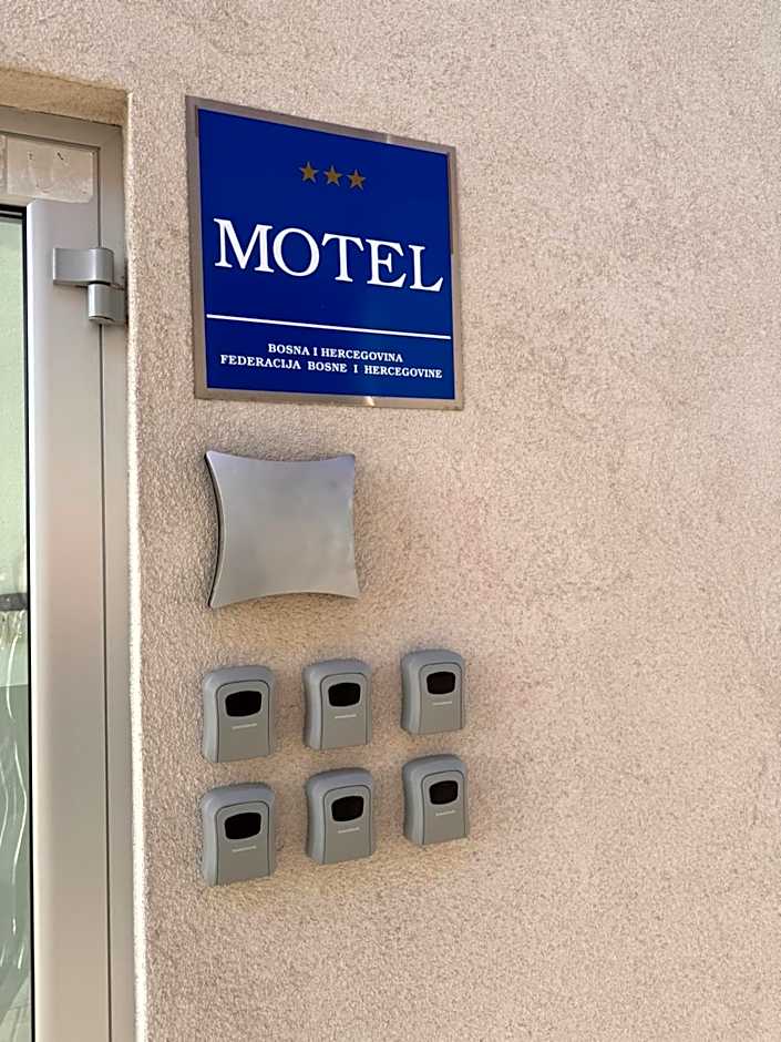Laurus Motel Airport Tuzla