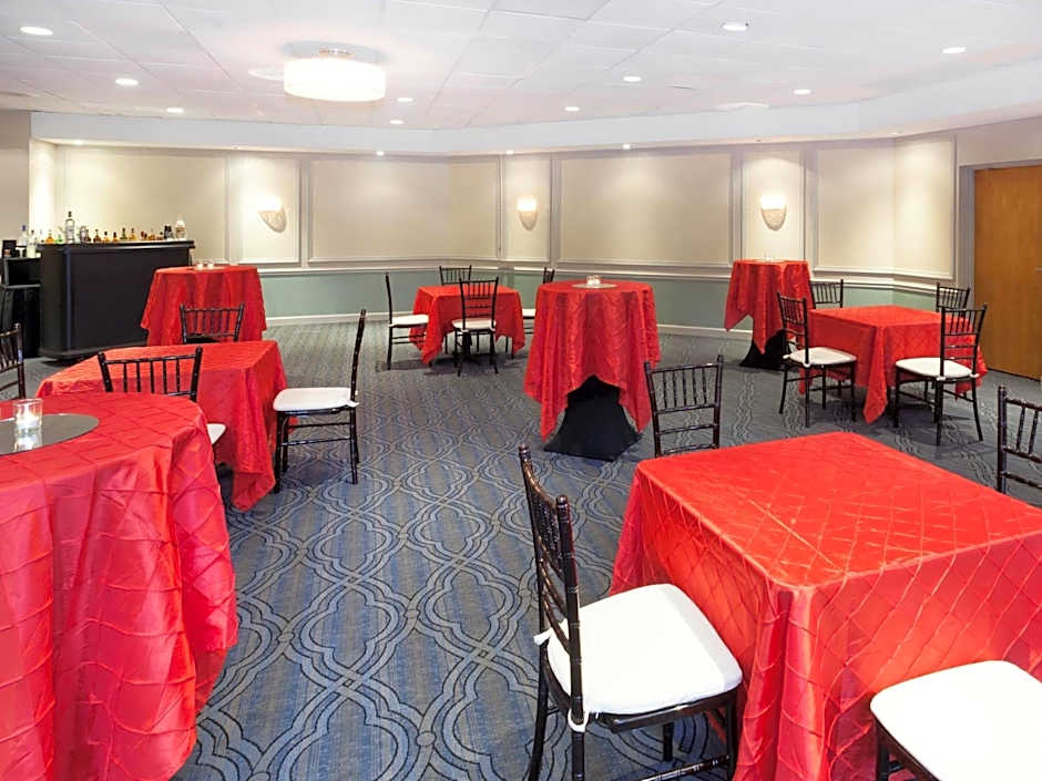 Ramada Plaza by Wyndham Chicago North Shore