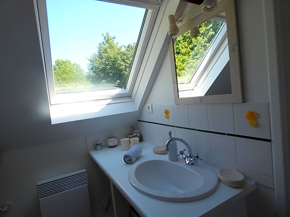 Les Petits Matins Bleus - Chambres d'hôtes "Les Pommiers"