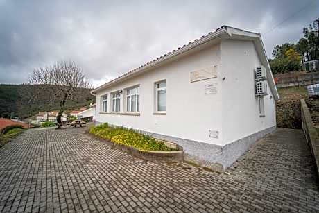Casas da Escola - "A Escola" - Meãs
