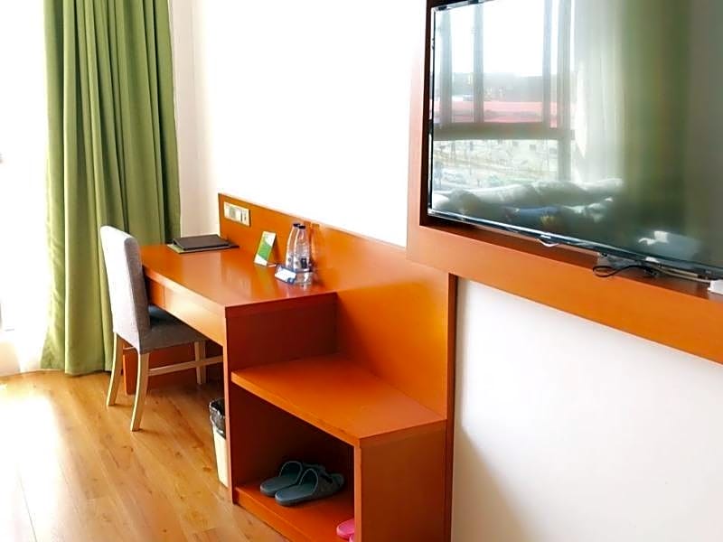 Vatica Hotel Fuyang Linquan Tenghui International City Branch