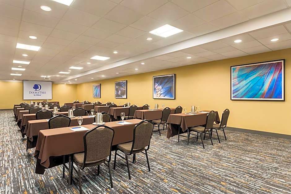 DoubleTree By Hilton Pointe Claire Montreal Airport West