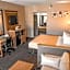 Quality Inn & Suites Near Six Flags - Austell