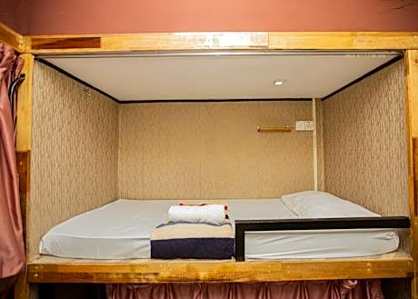 8-Bed Mixed Dormitory Room