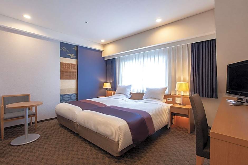 Photo 1 of 5 of 2 Beds, Nonsmoking
