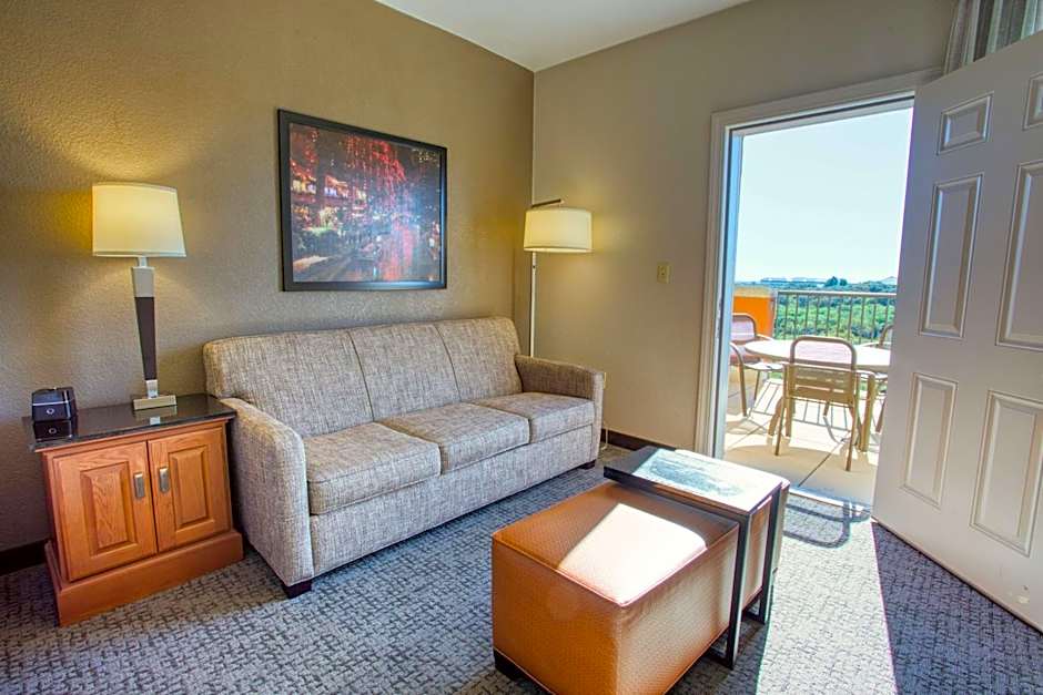 Drury Inn & Suites Near La Cantera