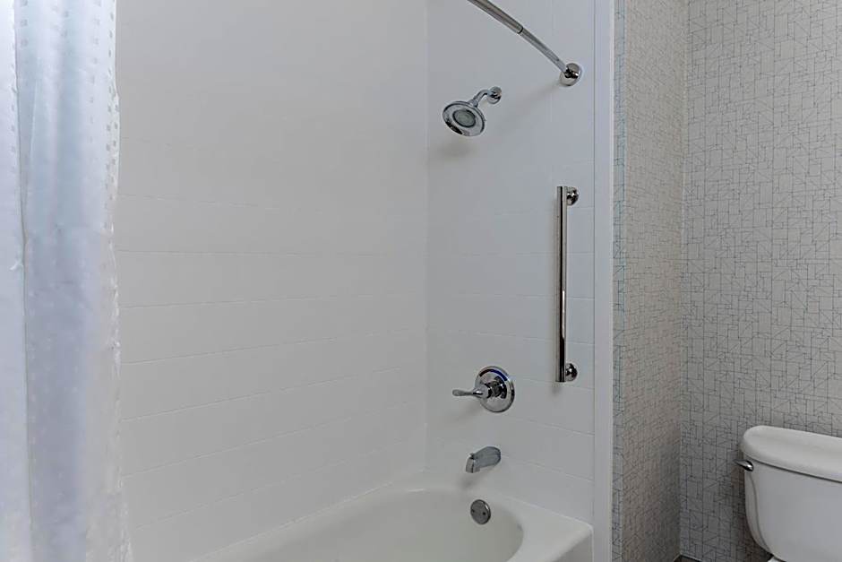 Holiday Inn Express & Suites Elk Grove West I-5 By IHG