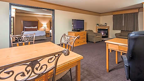 Larger Queen Suite with Two Queen Beds, Sofa Bed and Fireplace - Non-Smoking