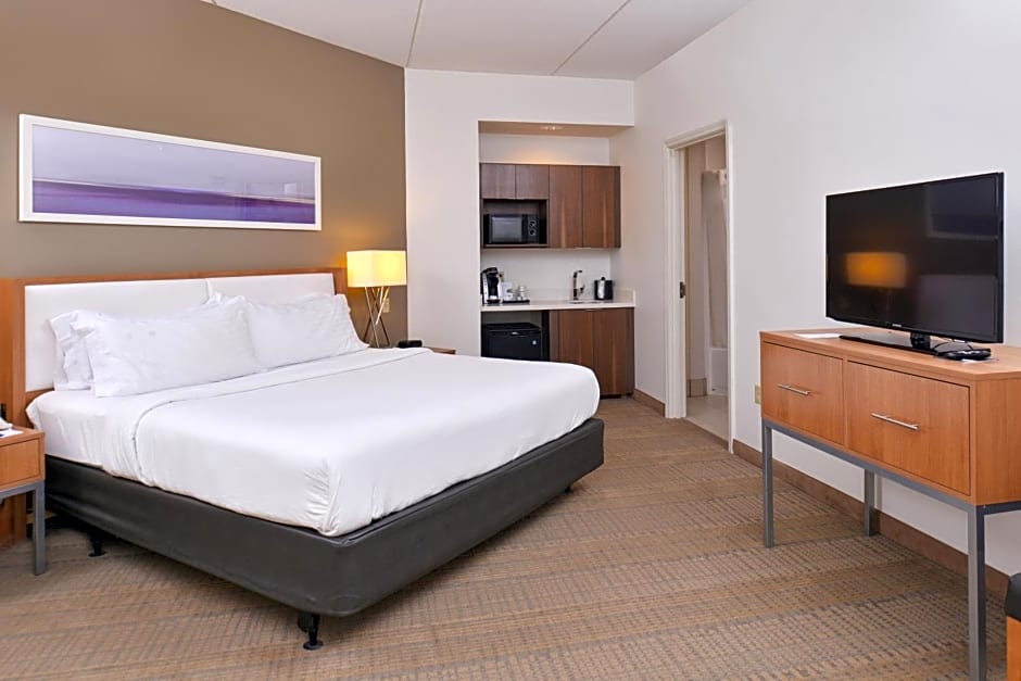 Holiday Inn Express and Suites New Orleans Airport, an IHG Hotel